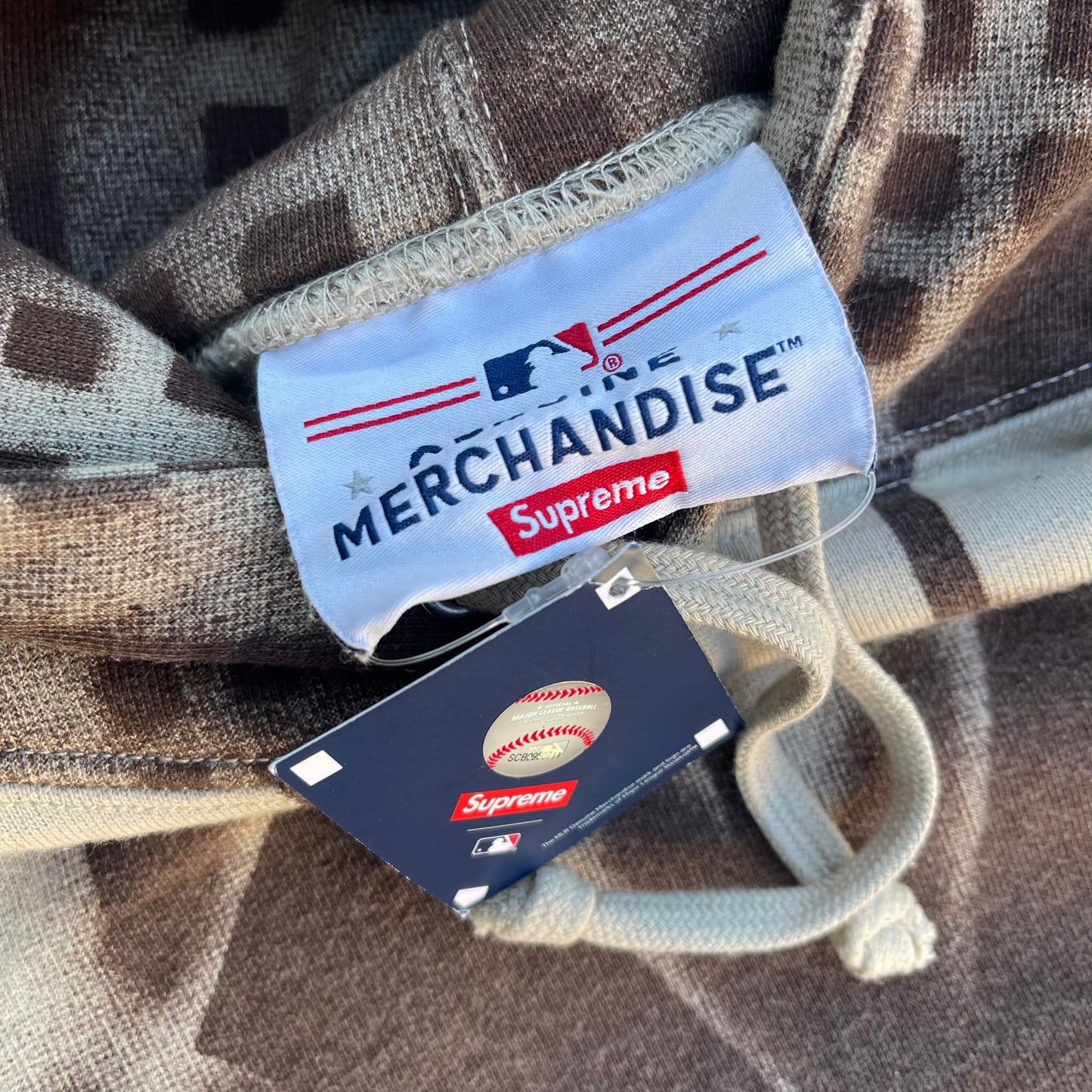 FW21 Supreme x New York Yankees Airbrush Hoodie